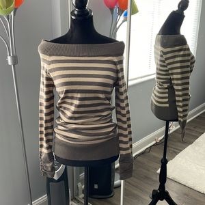 Off Shoulder Long Sleeve G&T Apostrophe Top